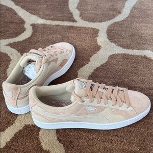 Puma Men's or Women’s Beige Suede Sneakers